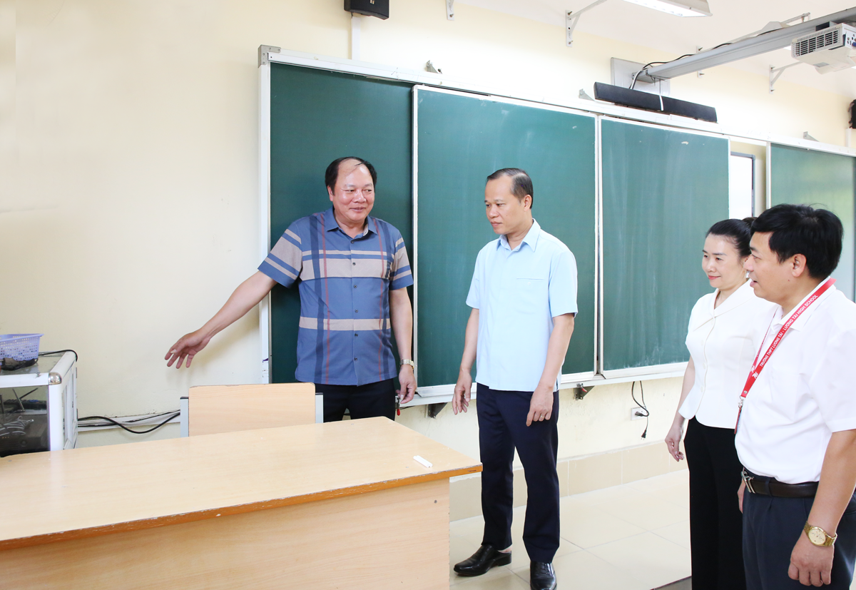 Đồng chí Mai Sơn, Phó Chủ tịch Thường trực UBND tỉnh kiểm tra công tác chuẩn bị tổ chức Kỳ thi tốt nghiệp THPT năm 2026